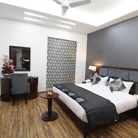 Hotel Prem Plaza Karnāl エクステリア 写真