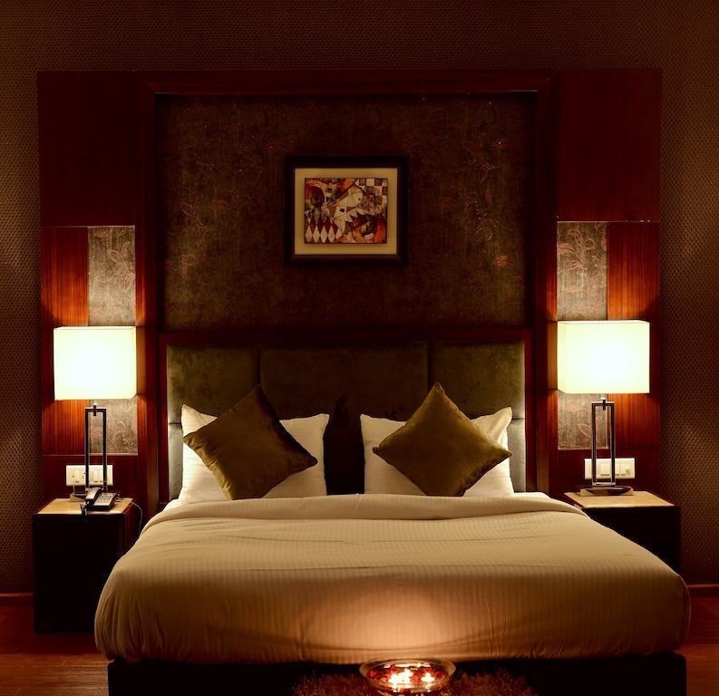 Hotel Prem Plaza Karnāl エクステリア 写真