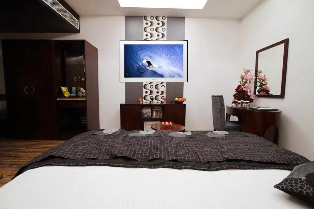 Hotel Prem Plaza Karnāl エクステリア 写真