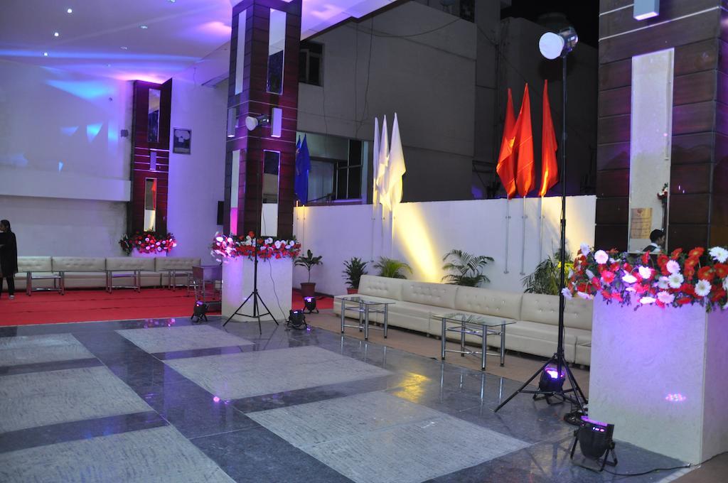 Hotel Prem Plaza Karnāl エクステリア 写真
