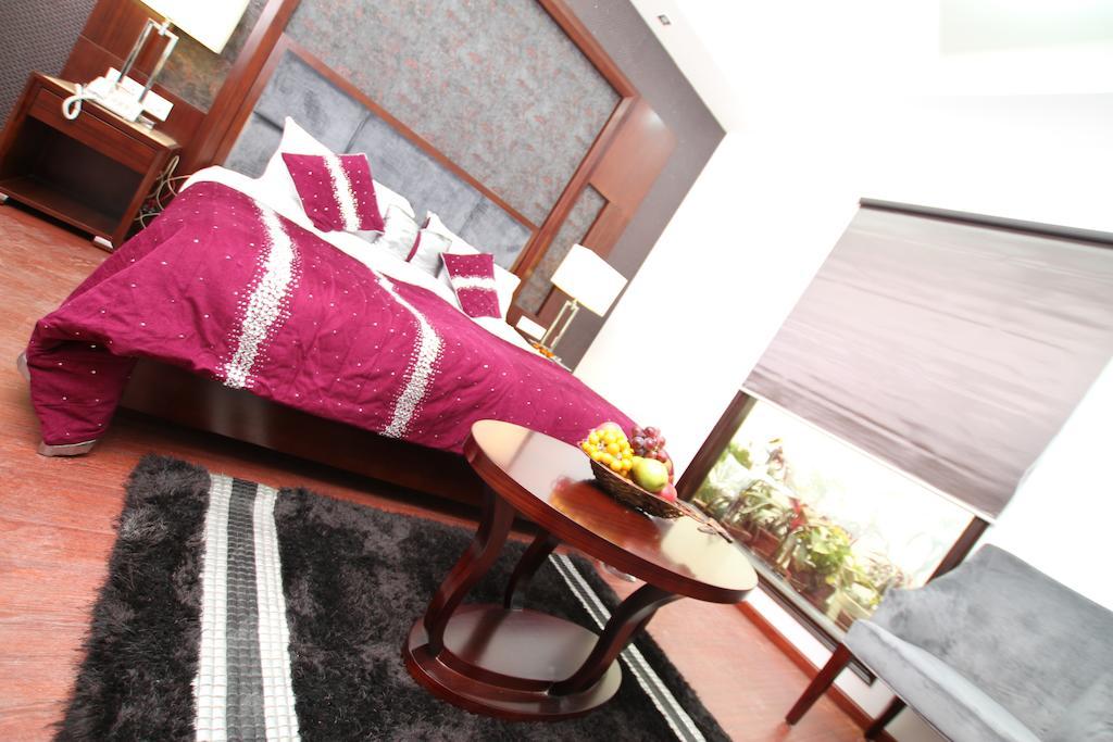 Hotel Prem Plaza Karnāl エクステリア 写真