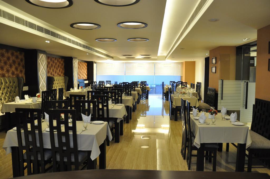 Hotel Prem Plaza Karnāl エクステリア 写真