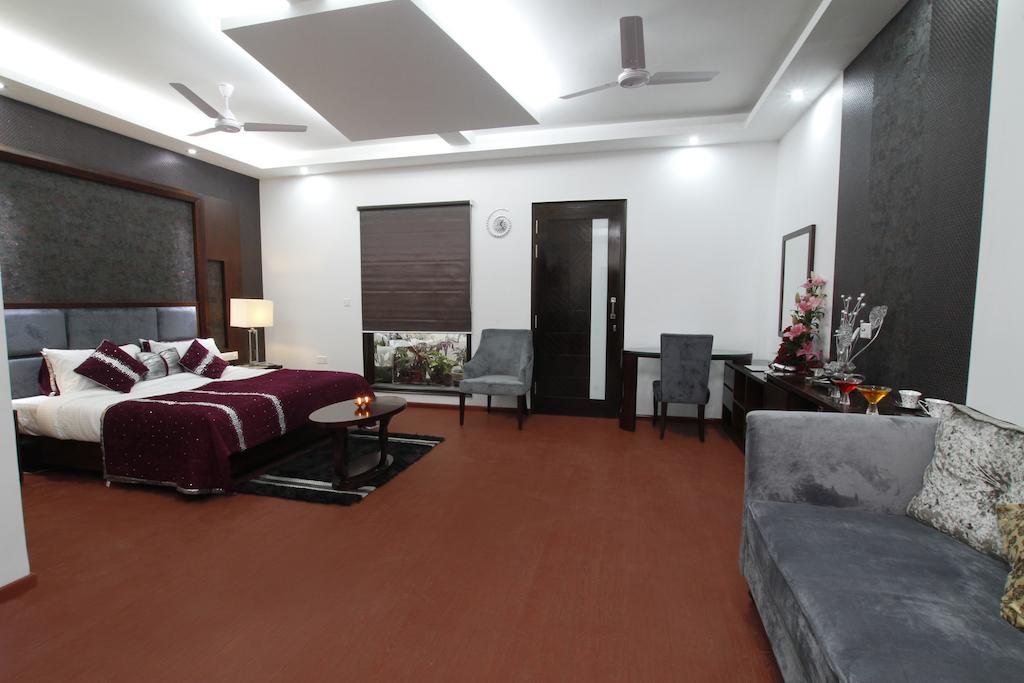 Hotel Prem Plaza Karnāl エクステリア 写真