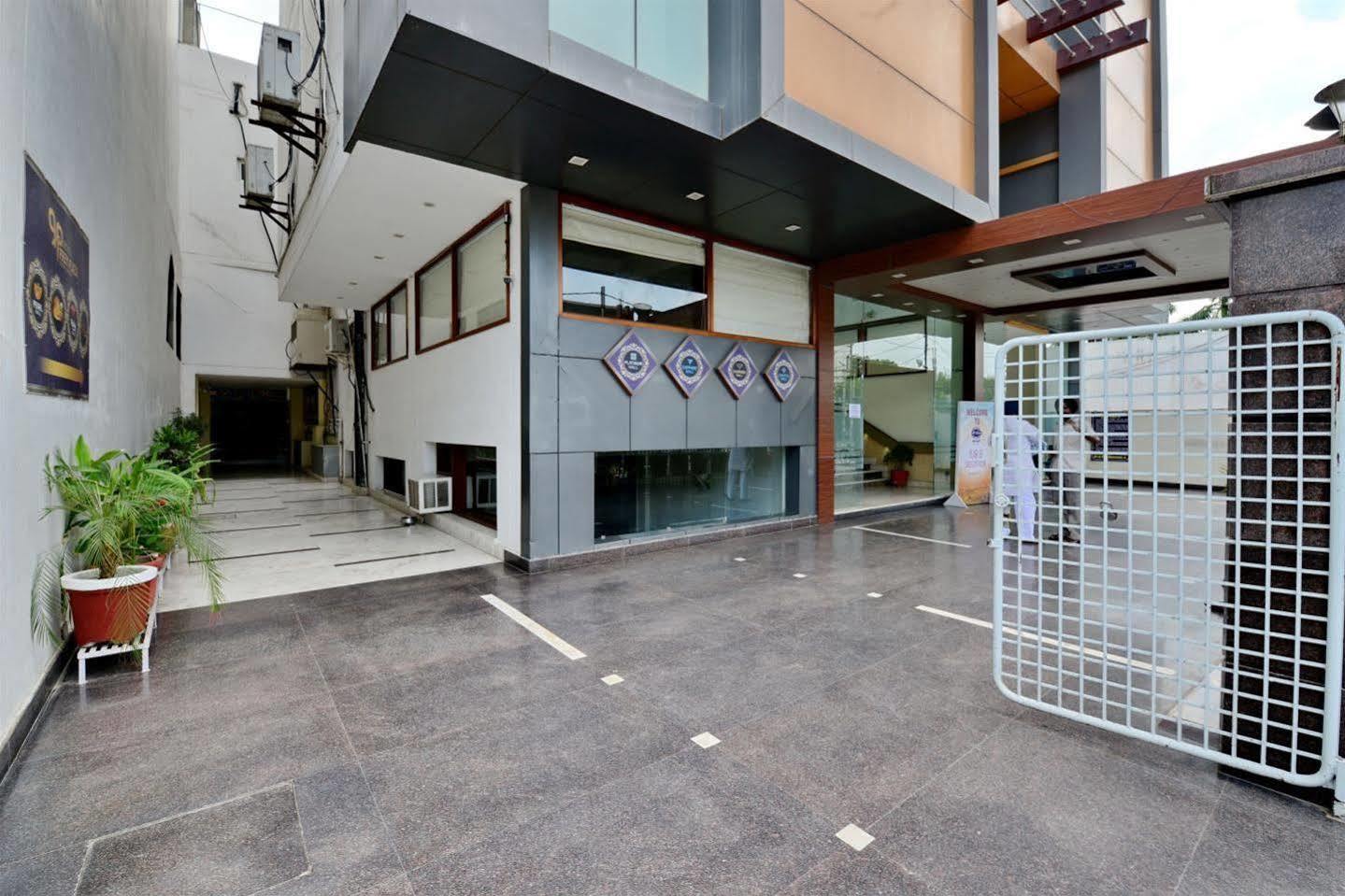 Hotel Prem Plaza Karnāl エクステリア 写真