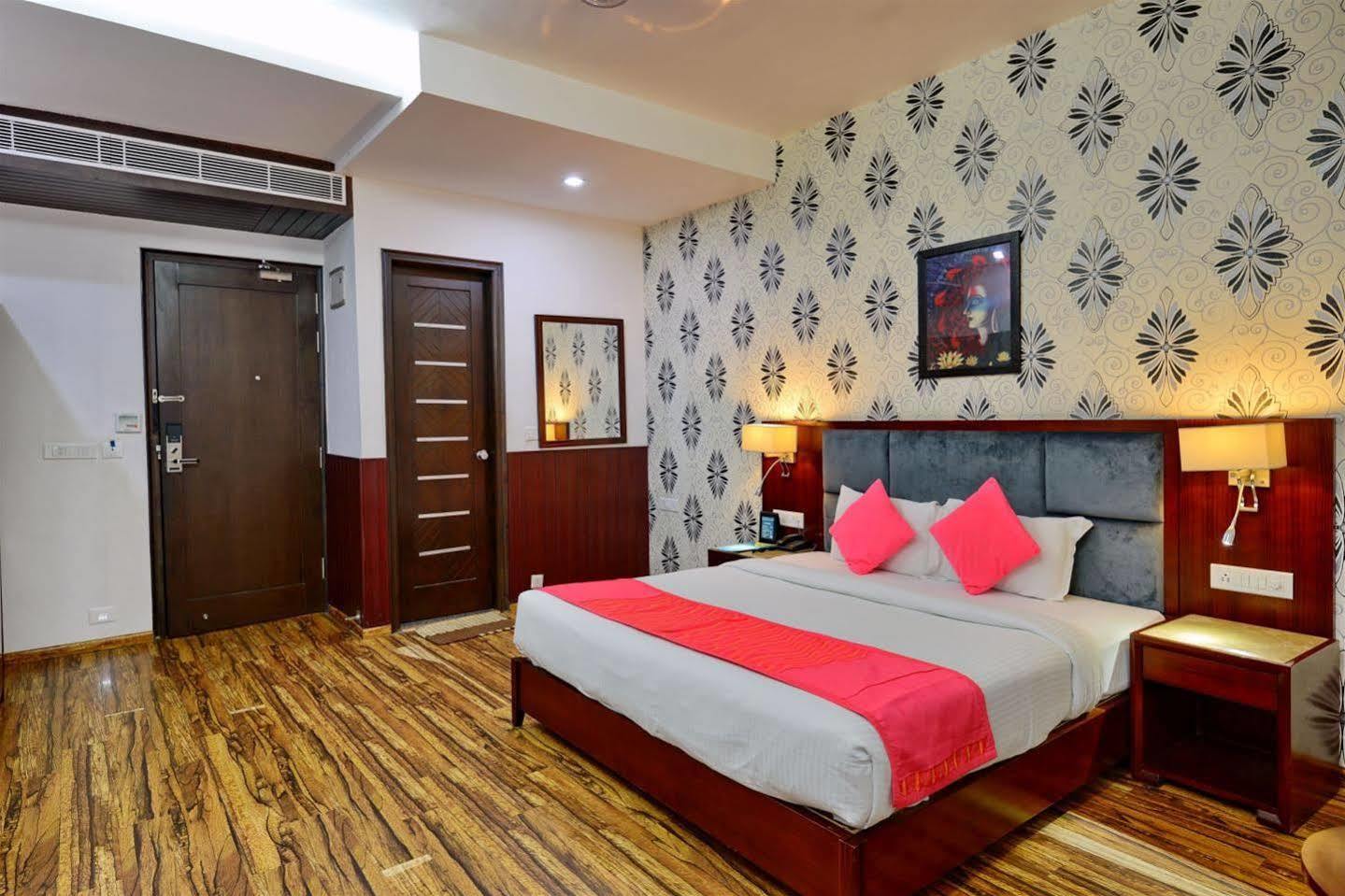 Hotel Prem Plaza Karnāl エクステリア 写真