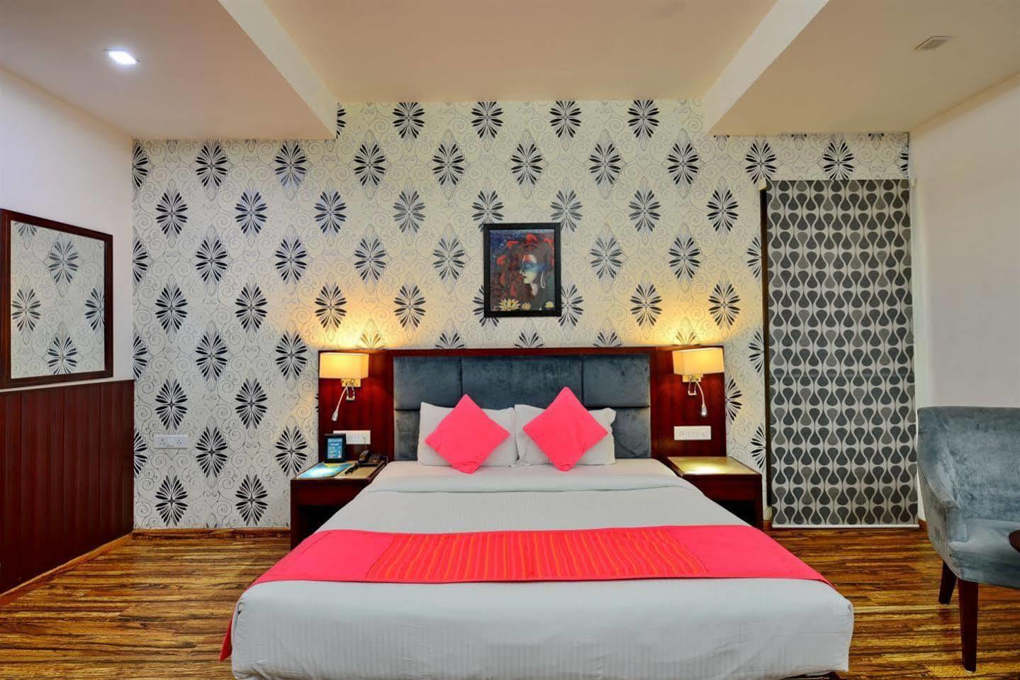 Hotel Prem Plaza Karnāl エクステリア 写真