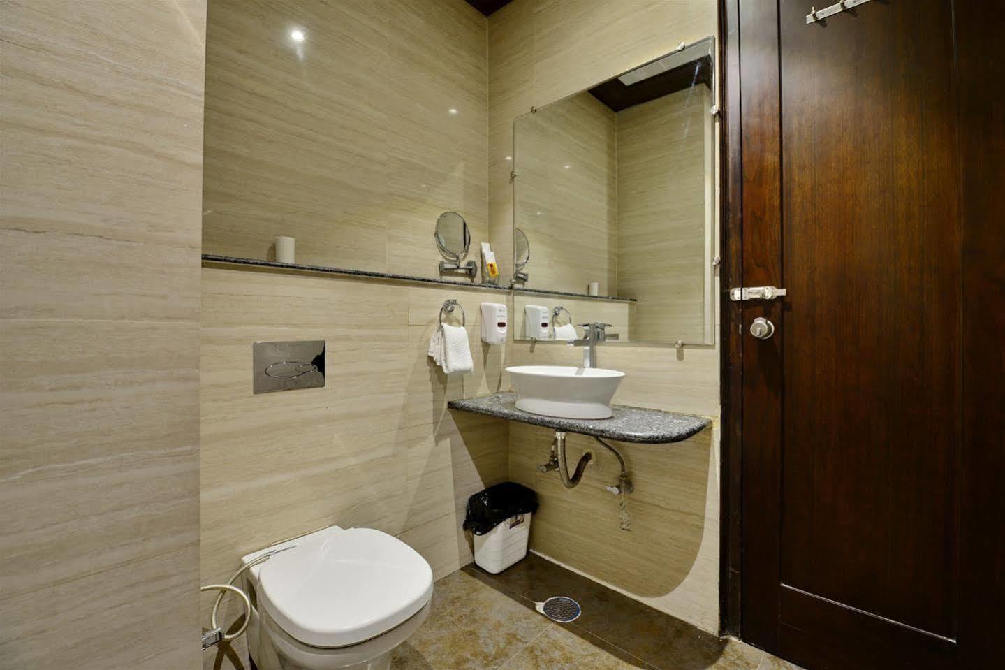 Hotel Prem Plaza Karnāl エクステリア 写真